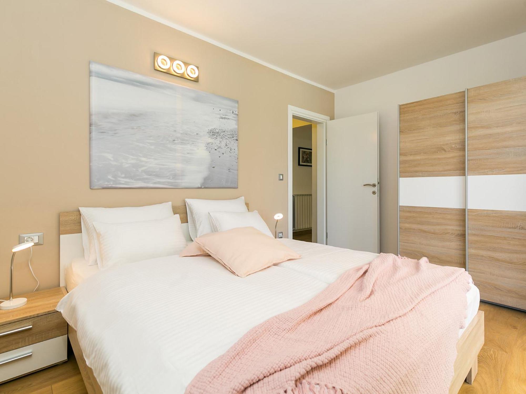 Pool Premium Apartment Vrsar Exterior photo