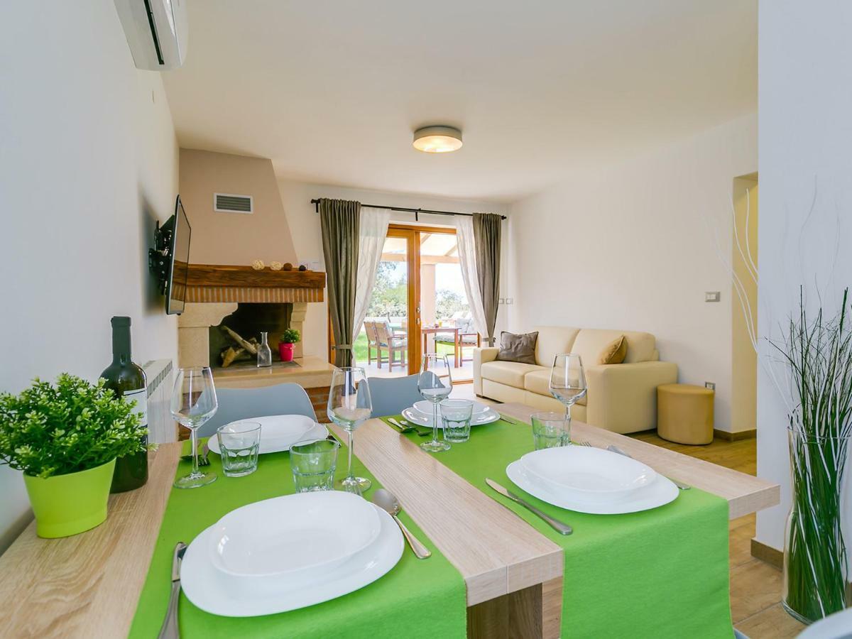Pool Premium Apartment Vrsar Exterior photo