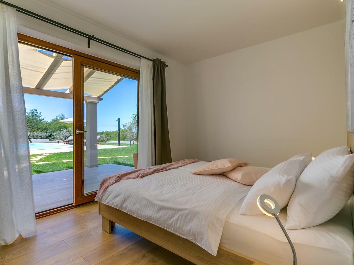 Pool Premium Apartment Vrsar Exterior photo