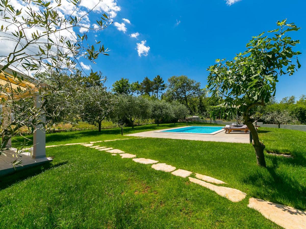 Pool Premium Apartment Vrsar Exterior photo
