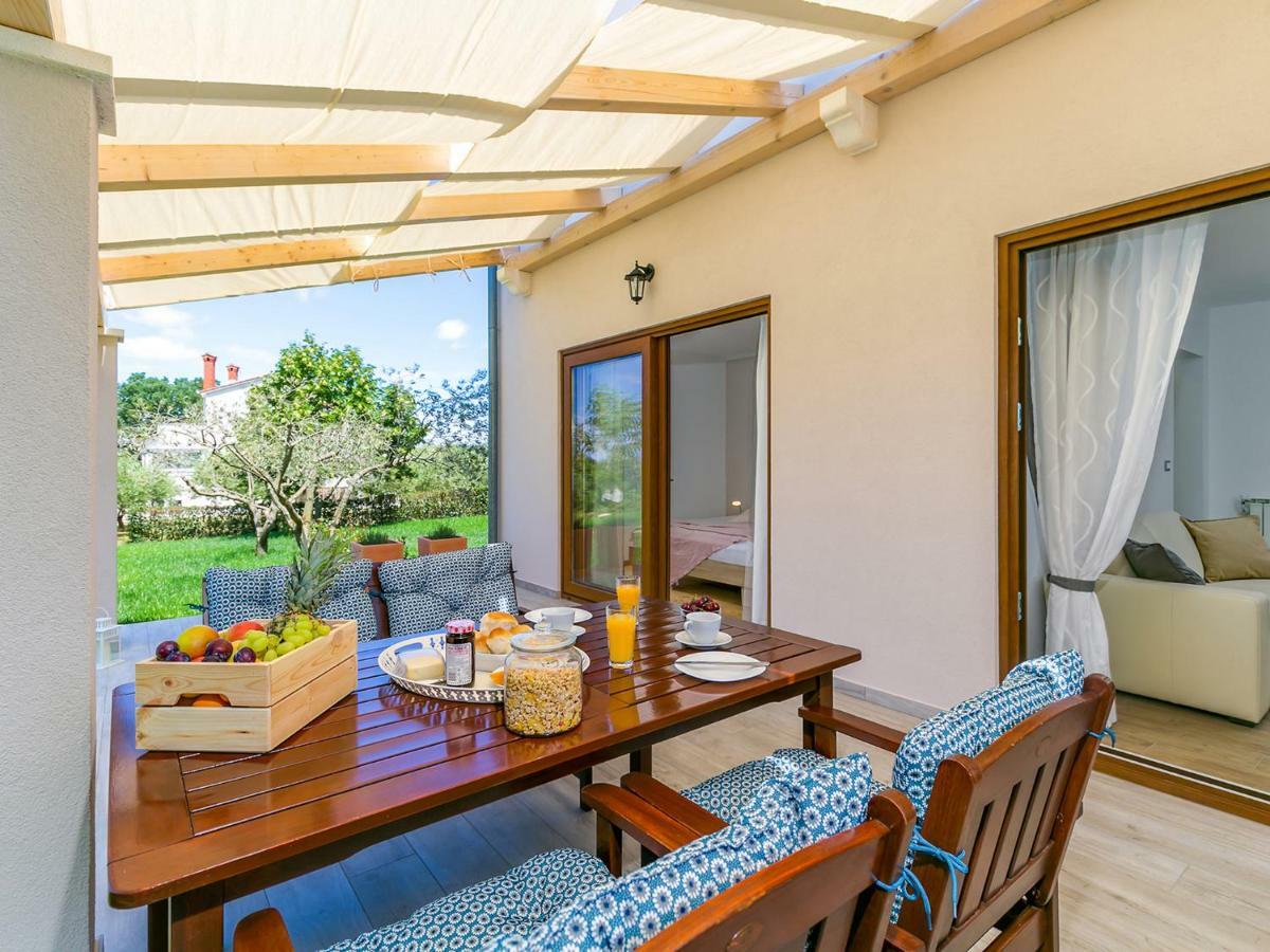 Pool Premium Apartment Vrsar Exterior photo