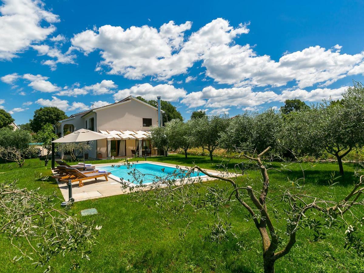 Pool Premium Apartment Vrsar Exterior photo